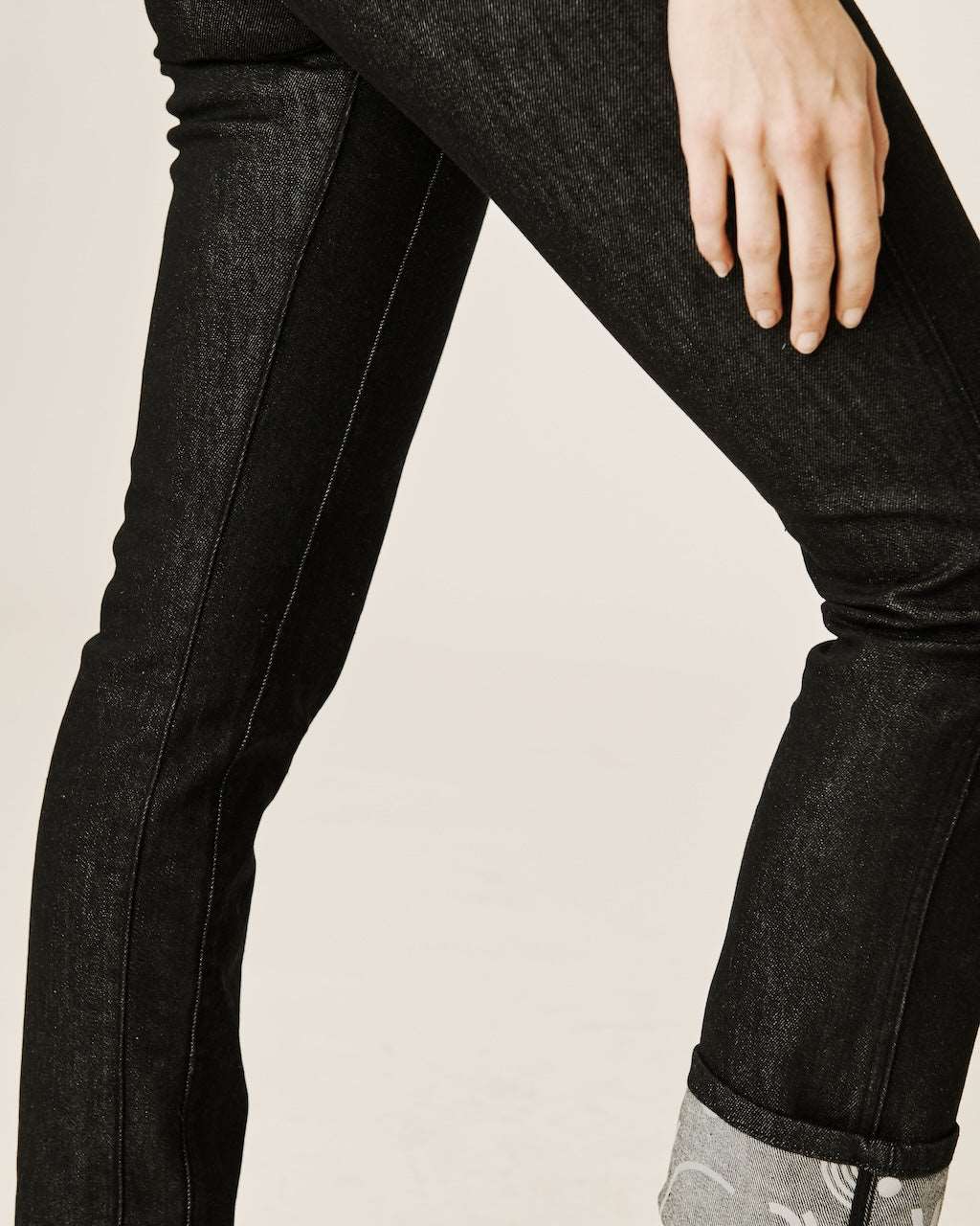 003 Jeans | Textured Graphite